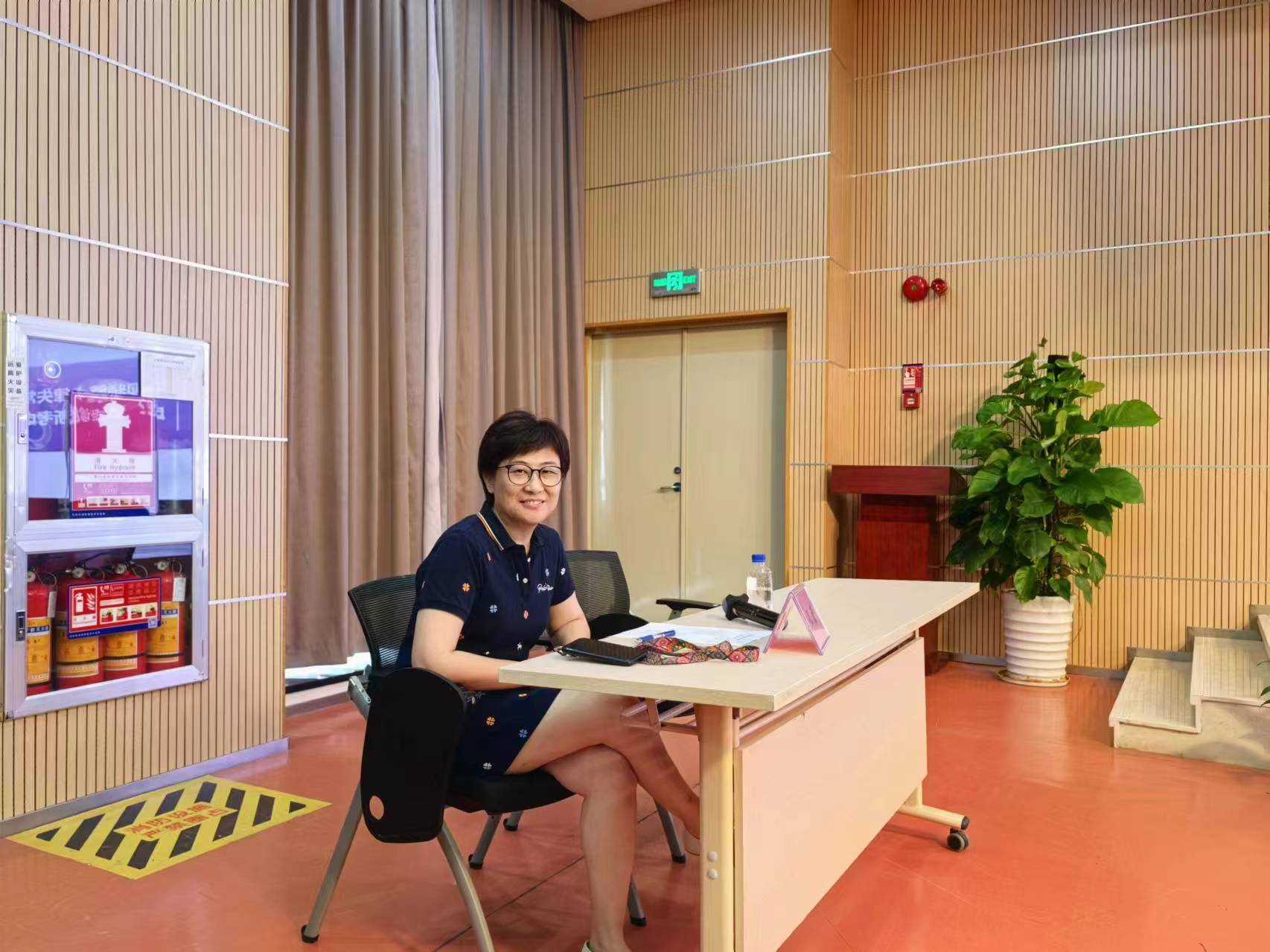图片6：深圳市儿童医院张蕾主任主持病例讨论.jpg